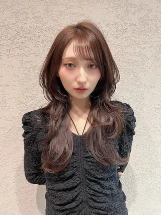 セミロング カラー レイヤー/韓国 ハイトーン興津史弥のヘアスタイル