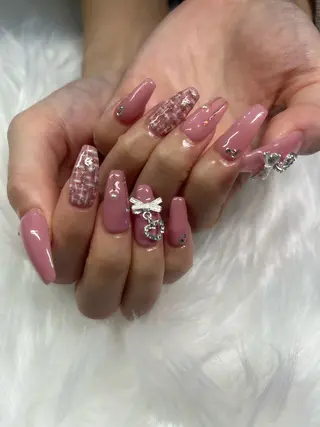 ネイル 鈴木 愛理のネイルデザイン