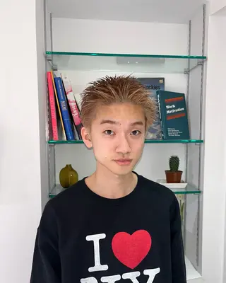 ショート カラー メンズ 野中里紗/ ベージュカラーのヘアスタイル