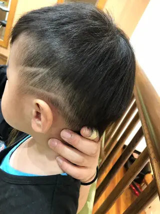 キッズ MOLLA 浅香山店所属・谷口ゆめ/縮毛矯正/ カット/美眉ワックスのヘアスタイル