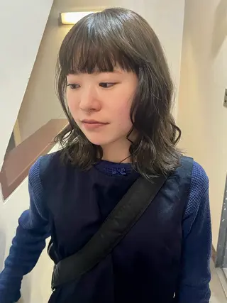 ミディアム mio ／ハイトーンのヘアスタイル