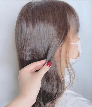 ミディアム カラー Gaudi / ガウディのヘアスタイル