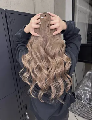 ロング カラー 和木坂 日美のヘアスタイル