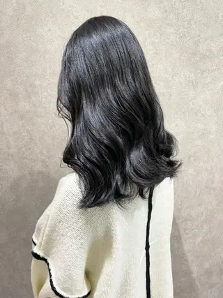 セミロング salowin銀座6丁目所属・銀座 Megumiのヘアスタイル