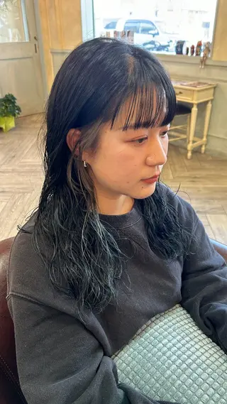 ロング パーマ アオバ / ハイトーンカラーのヘアスタイル