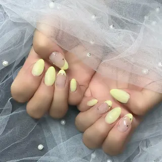ネイル 𝑀𝐼𝑂𝑅𝐴 𝑅𝐸𝐼𝐾𝑂のネイルデザイン