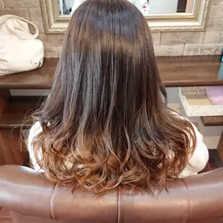 セミロング カラー 美髪 カラーリストのヘアスタイル