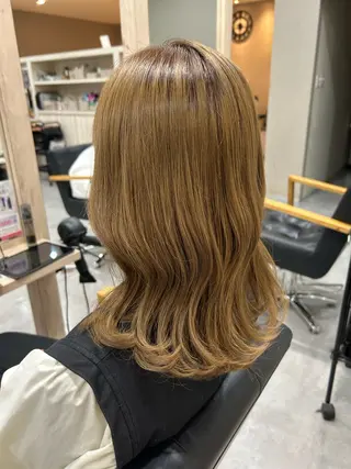 ミディアム YoLo.所属・村上 ななみのヘアスタイル