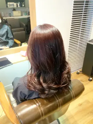 カラー セミロング 堀 望美のヘアスタイル