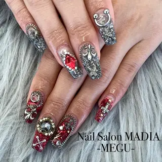 ネイル MADIA藤沢所属・MADIA MEGUのネイルデザイン