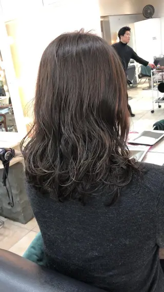 セミロング パーマ コテ巻き風パーマ💛 池袋のヘアスタイル