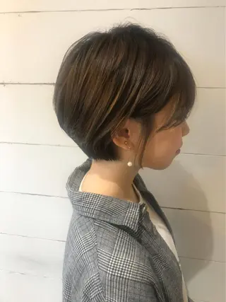 ショート esse大阪茶屋町店所属・レイヤーカット 新井田陽寿のヘアスタイル