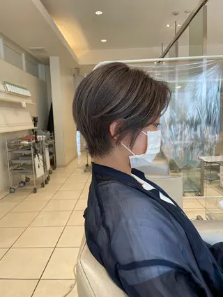 ショート カラー MODEks eau 佐藤優志のヘアスタイル