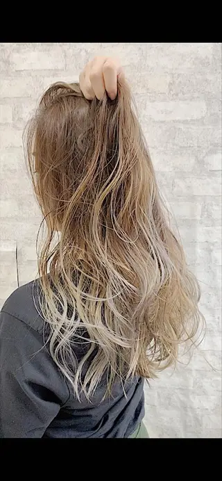 セミロング ハイトーンカラー RYUのヘアスタイル