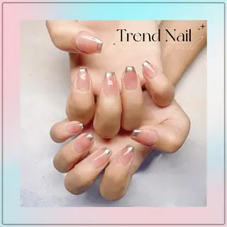 ミディアム トレンド ネイル スタジオのネイルデザイン