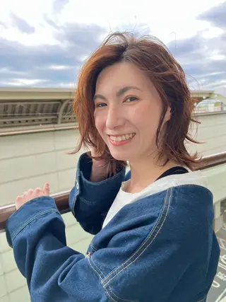 ミディアム ヘアアレンジ ウスイマイコ カット/ケアカラーのヘアスタイル