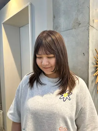 セミロング カラー さとう あやかのヘアスタイル