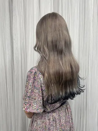 ロング 手塚 由佳のヘアスタイル