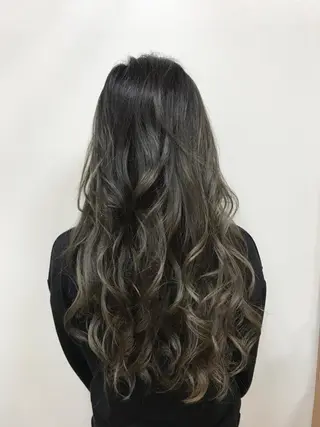 ロング カラー 山本 香織のヘアスタイル