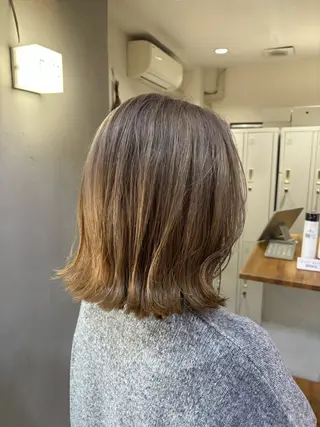 ミディアム カラー mono / Manatoのヘアスタイル