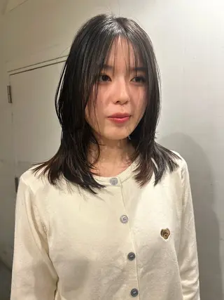 ミディアム hen所属・心斎橋/レイヤー/ ブリーチ/モエのヘアスタイル