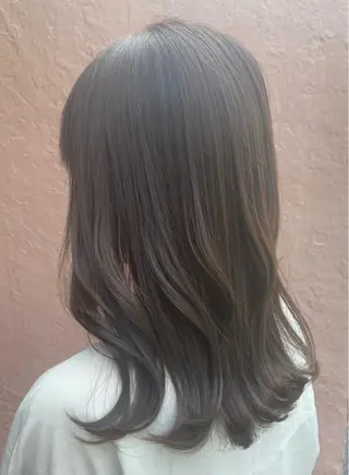 セミロング カラー natsumi / N°ariaのヘアスタイル
