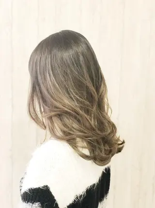 セミロング LANI OOSAKAのヘアスタイル