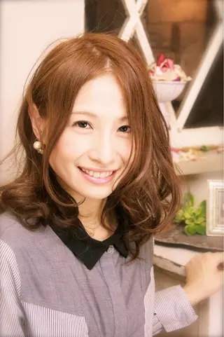 セミロング Euphoria 【ユーフォリア】のヘアスタイル