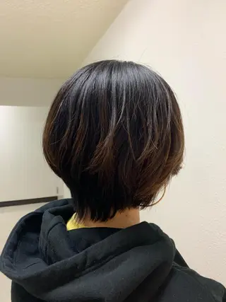 ショート カラー パーマ エンドウ ミノリ🤎 /半個室/レイヤーのヘアスタイル