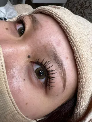 マツエク・マツパ REVE by figaro所属・福井 珠乃のヘアスタイル