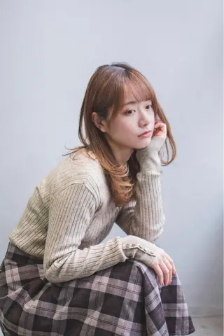 ミディアム カラー 前髪/顔周り /レイヤー/秋山 元のヘアスタイル