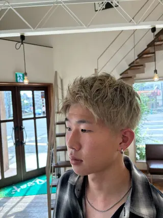 ショート カラー Beat+所属・beat 磯谷のヘアスタイル