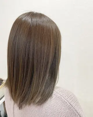 ミディアム カラー 佐治 梨乃のヘアスタイル