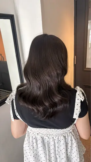 セミロング イチセ ユキのヘアスタイル