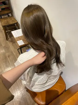 ロング Megu/ベージュ/ 透明感カラーのヘアスタイル