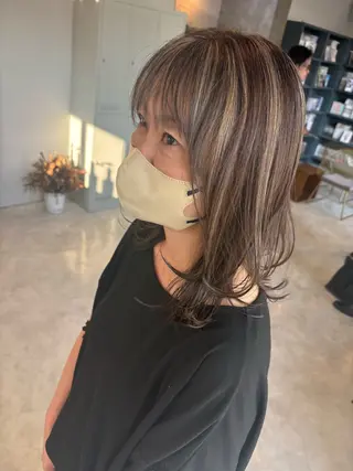セミロング カラー YOMU SUZUのヘアスタイル
