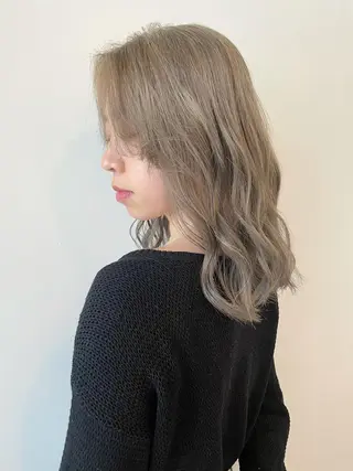 ミディアム カラー 安藤 佑衣のヘアスタイル