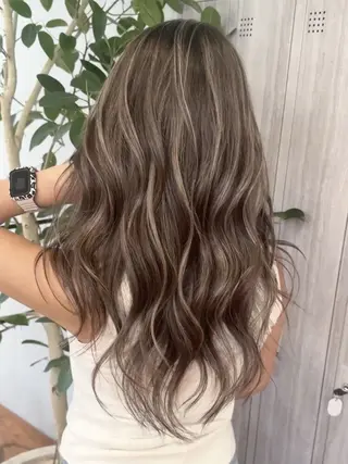 ロング カラー Aina🩶 艶カラー🩶のヘアスタイル