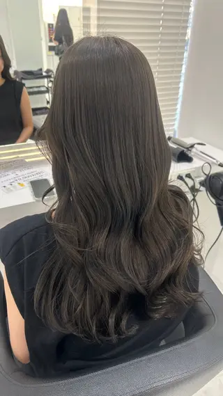 ロング カラー 赤みなし艶カラー🍈 ユウナ🍈🤍のヘアスタイル