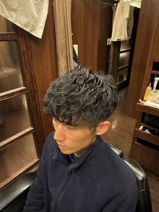 ミディアム パーマ メンズ HIRO GINZA barber shop 横浜店所属・ヒロ銀座　無料 フェード　細内のヘアスタイル