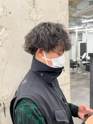 ミディアム パーマ メンズ je suis heureuse所属・ハイライトカラー 🌀ゆい❣️のヘアスタイル