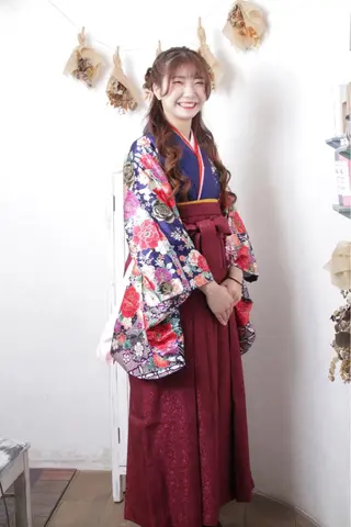 ロング カラー パーマ ヘアアレンジ 推し活専用 【派手髪】飯野ゆかりのヘアスタイル