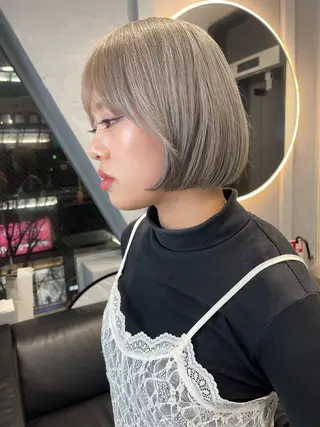 ショート カラー TATSUブリーチ/ ミルクティーベージュのヘアスタイル