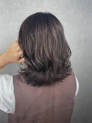 ミディアム _White所属・ＳＨＩ ＺＵのヘアスタイル