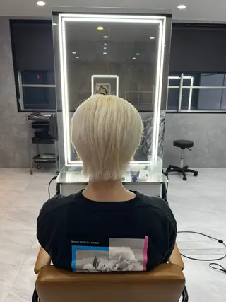 ショート カラー grow北千住店所属・ハイトーン✨最新髪質 改善👩ryuyaのヘアスタイル