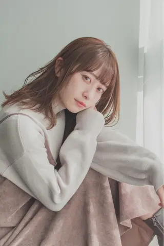 ミディアム カラー 前髪/顔周り /レイヤー/秋山 元のヘアスタイル