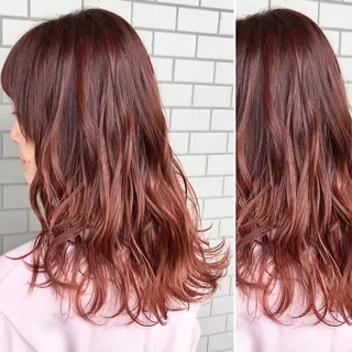 ミディアム カラー JuNブリーチに 縮毛矯正するプロのヘアスタイル