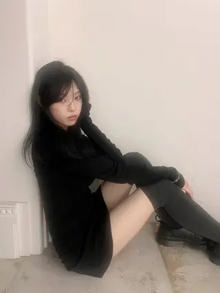 ロング AIRA/ブリーチ /透明感カラーのヘアスタイル