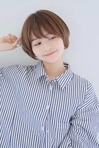 ショート ブリーチなし 寒色カラーのヘアスタイル