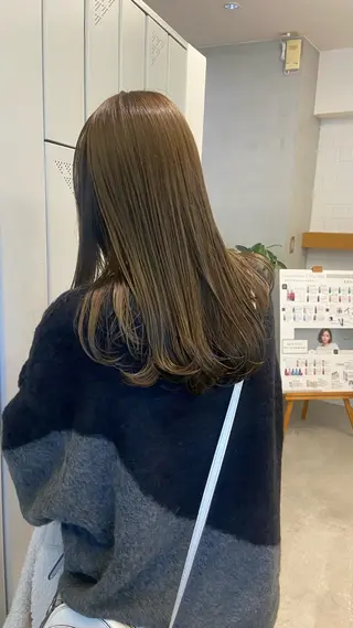 セミロング カラー Rinon所属・沖 真琴のヘアスタイル